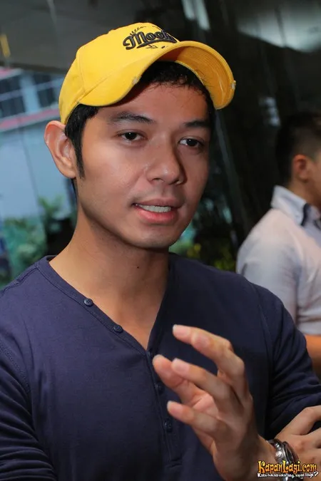 Foto Dude Harlino