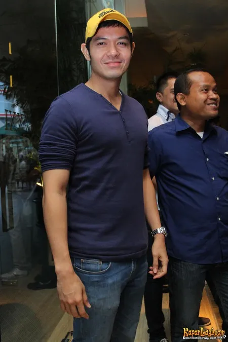 Foto Dude Harlino