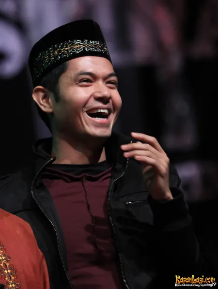 Foto Dude Harlino