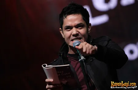 Foto Dude Harlino
