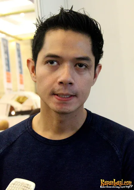 Foto Dude Harlino