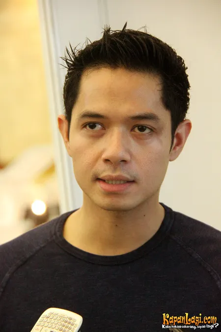 Foto Dude Harlino