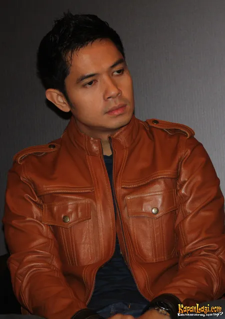 Foto Dude Harlino