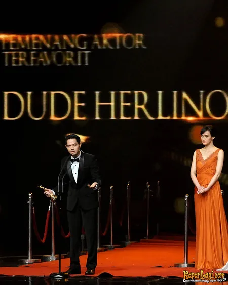 Foto Dude Harlino