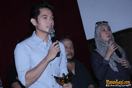 Foto Dude Harlino