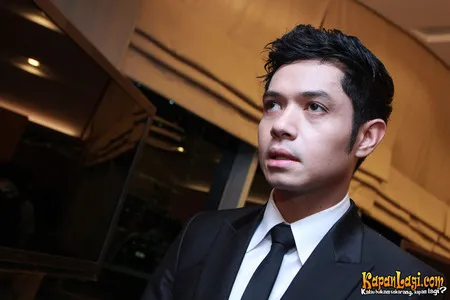 Foto Dude Harlino