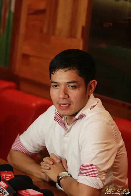 Foto Dude Harlino