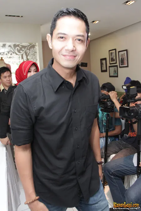 Foto Dude Harlino