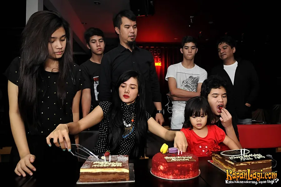 Suasana pesta ulang tahun ke-13 Dul Foto: KapanLagi.com