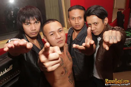 Foto Eighteen Plus Band