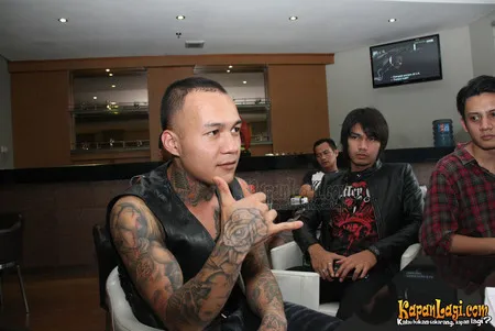 Foto Eighteen Plus Band