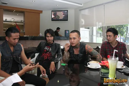 Foto Eighteen Plus Band