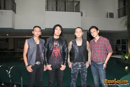 Foto Eighteen Plus Band