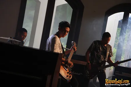 Foto Eighteen Plus Band