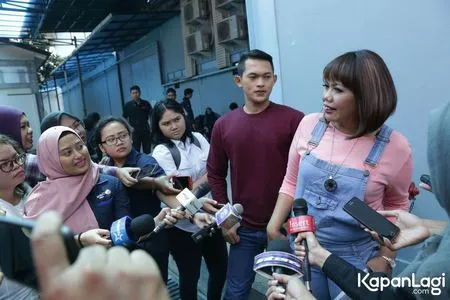 Foto Elly Sugigi