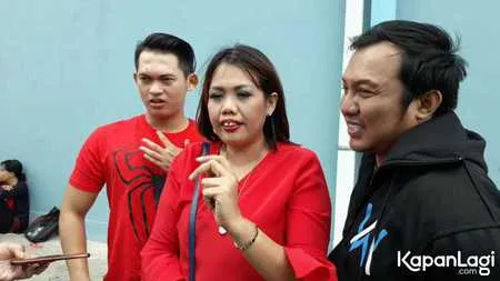 Foto Elly Sugigi