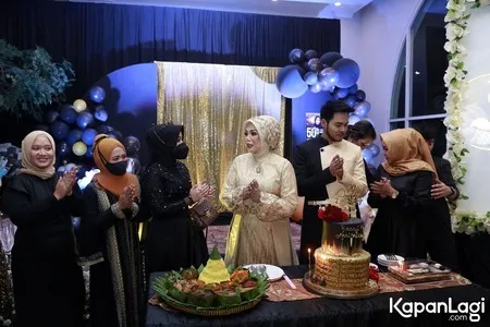 Foto Elly Sugigi