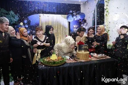 Foto Elly Sugigi