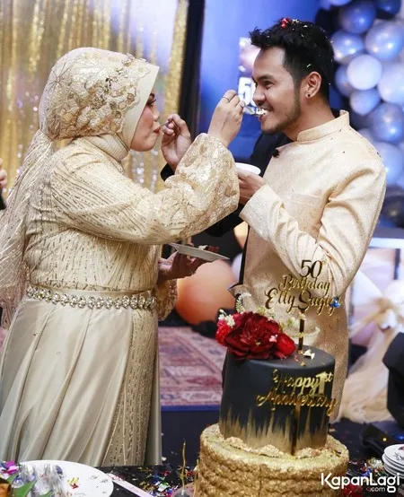 Foto Elly Sugigi