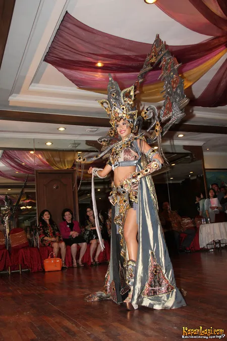 Foto Elvira Devinamira