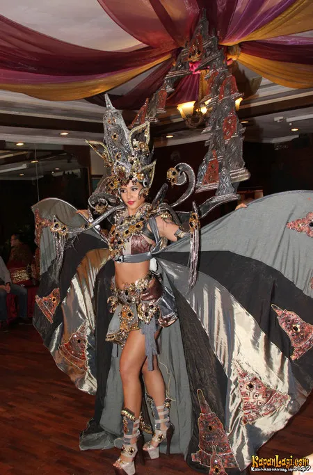 Foto Elvira Devinamira