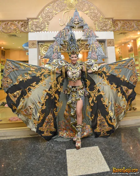 Foto Elvira Devinamira