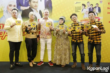 Foto Elvy Sukaesih