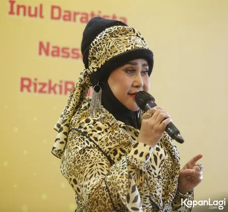 Foto Elvy Sukaesih