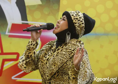 Foto Elvy Sukaesih