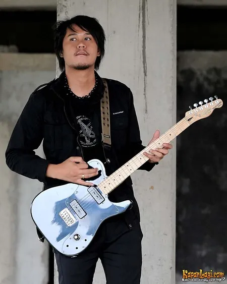 Foto Ernest Cokelat