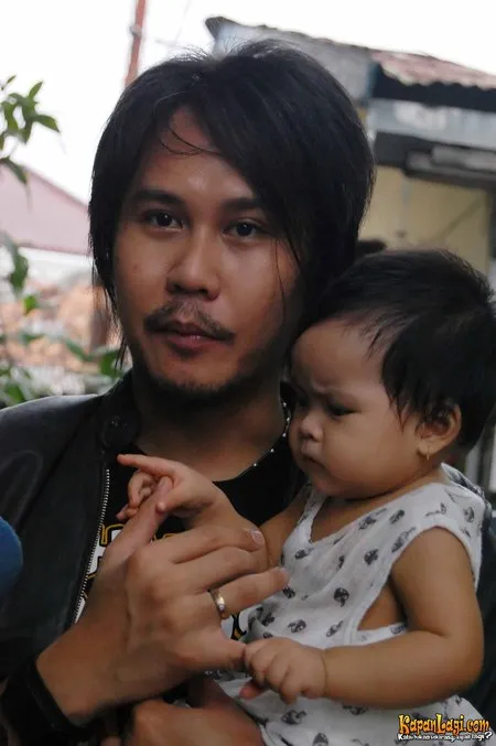 Foto Ernest Cokelat
