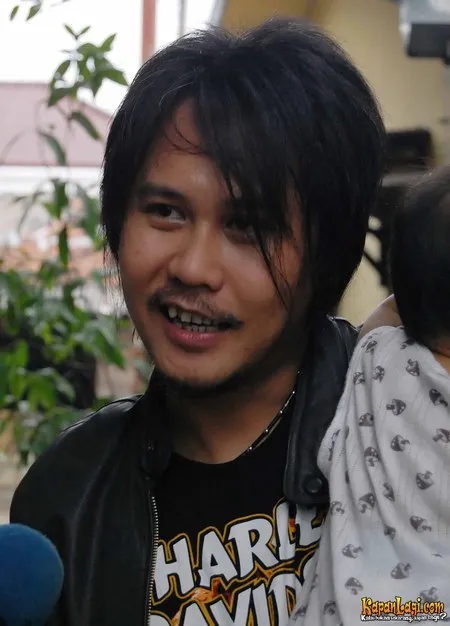 Foto Ernest Cokelat