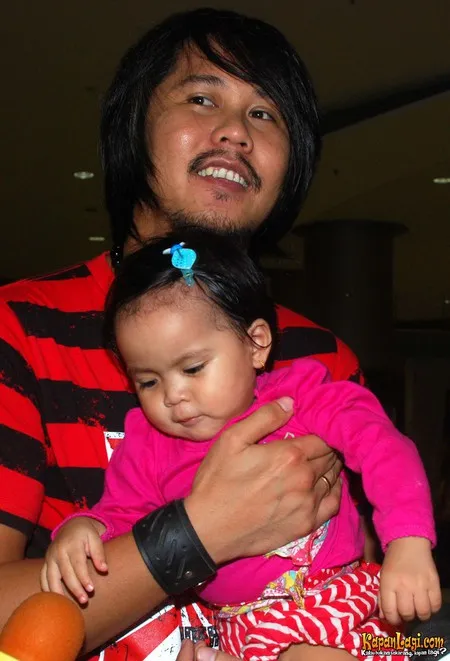 Foto Ernest Cokelat
