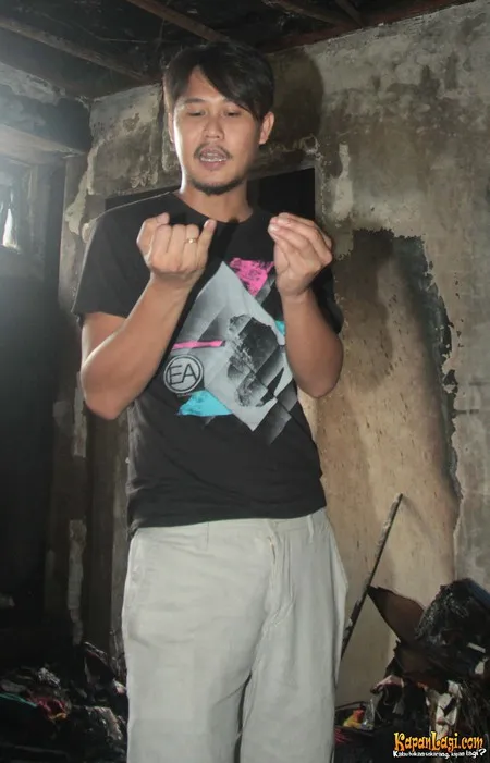 Foto Ernest Cokelat