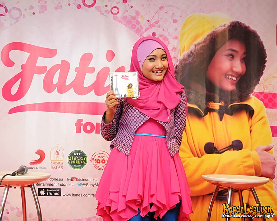 Konser, Fatin Shidqia Lubis Ditemani Cowok-Cowok Keren 