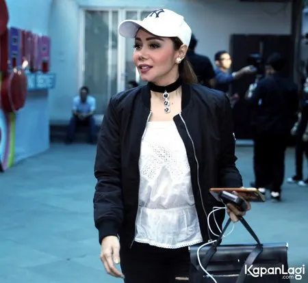 Foto Femmy Permatasari