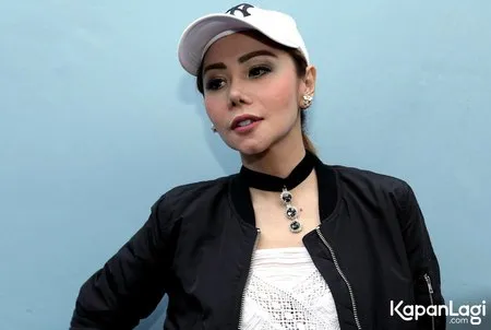 Foto Femmy Permatasari