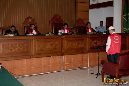 Foto Guntur Bumi