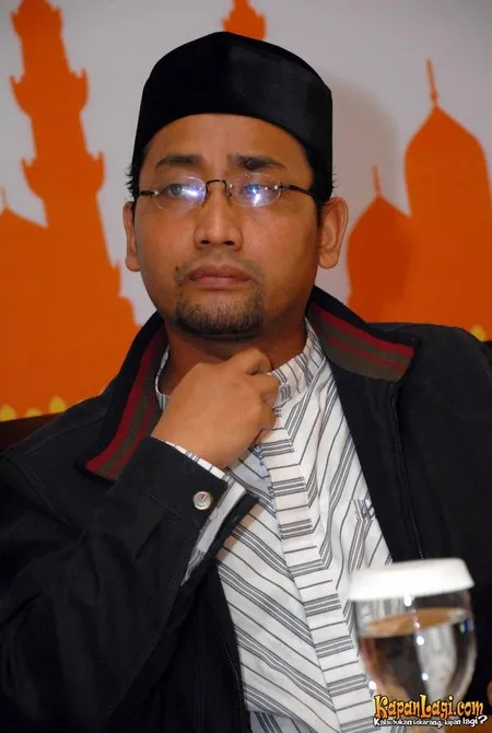 Foto Habiburrahman El Shirazy