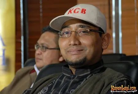 Foto Habiburrahman El Shirazy