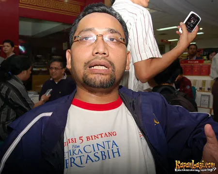 Foto Habiburrahman El Shirazy