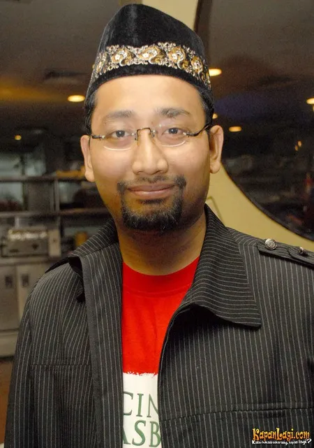 Foto Habiburrahman El Shirazy