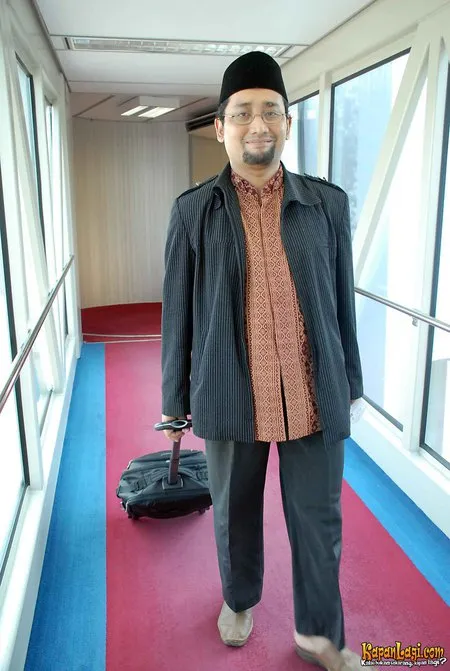 Foto Habiburrahman El Shirazy