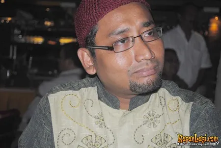 Foto Habiburrahman El Shirazy