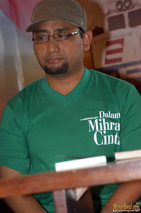 Foto Habiburrahman El Shirazy