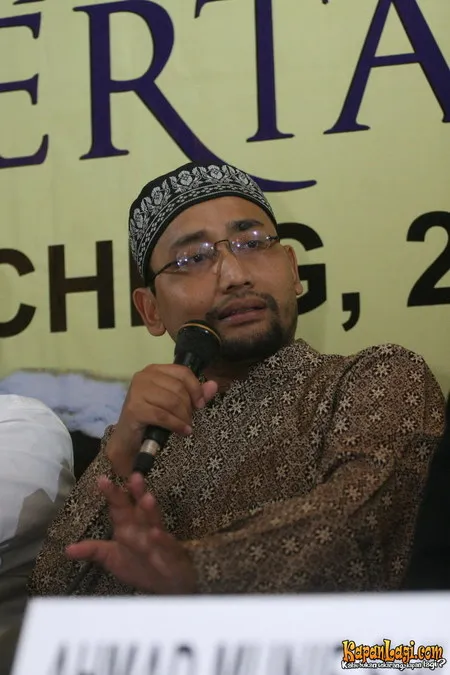 Foto Habiburrahman El Shirazy