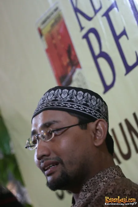 Foto Habiburrahman El Shirazy