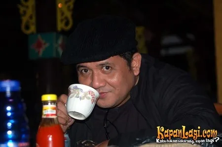 Foto Harry DeFretes
