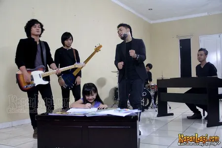 Foto Hello Band