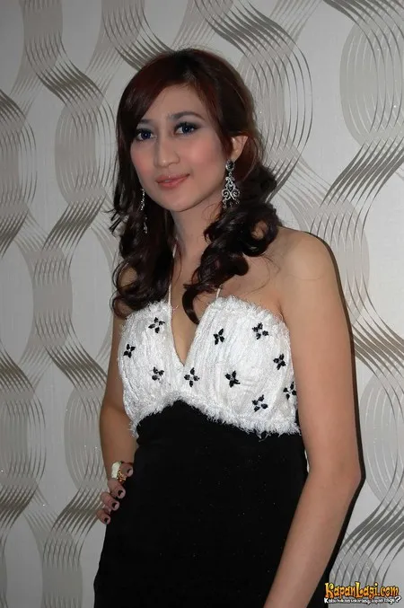 Foto Hemalia Putri